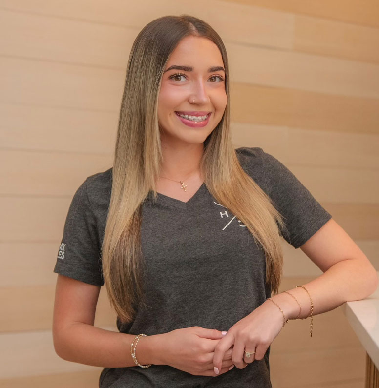 caroline2-team-hover